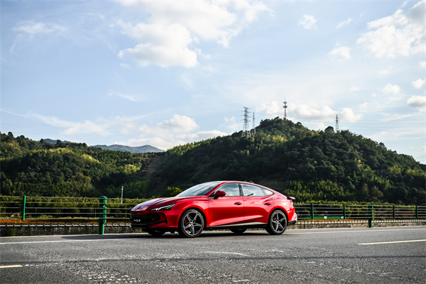 B级运动轿车新标杆来了，MG7 2025款智能登场，限时一口价11.29万元起